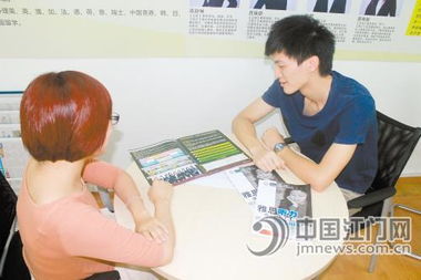 自費出國留學中介機構(gòu)的轉(zhuǎn)型之路 從信息中介到留學專家